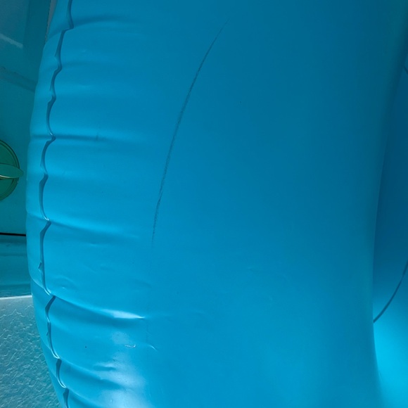 Blue Inflatable Pool Tube - Picture 4 of 4